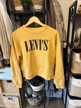 Levi's Yellow Crewneck Sweatshirt with Bold Logo